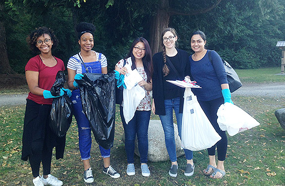 ac students beach clean up