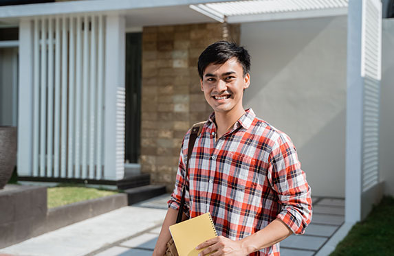 Student looking for shared house in canada