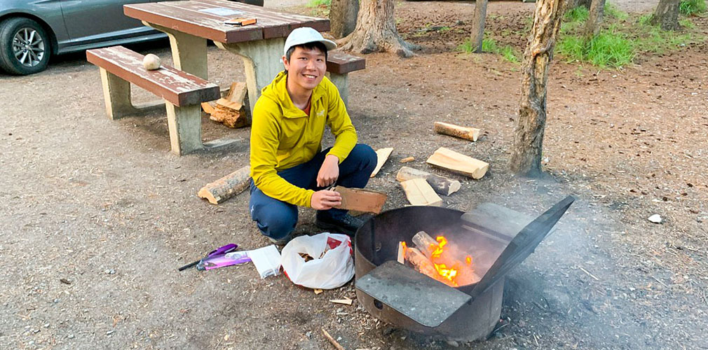 Wei-Lin camping outside