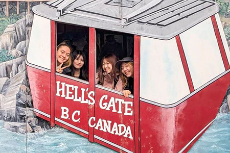 group picture using a Hell's Gate gondola cutout