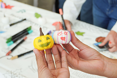 coloring mini pumpkins