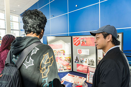 volunteer talking to students