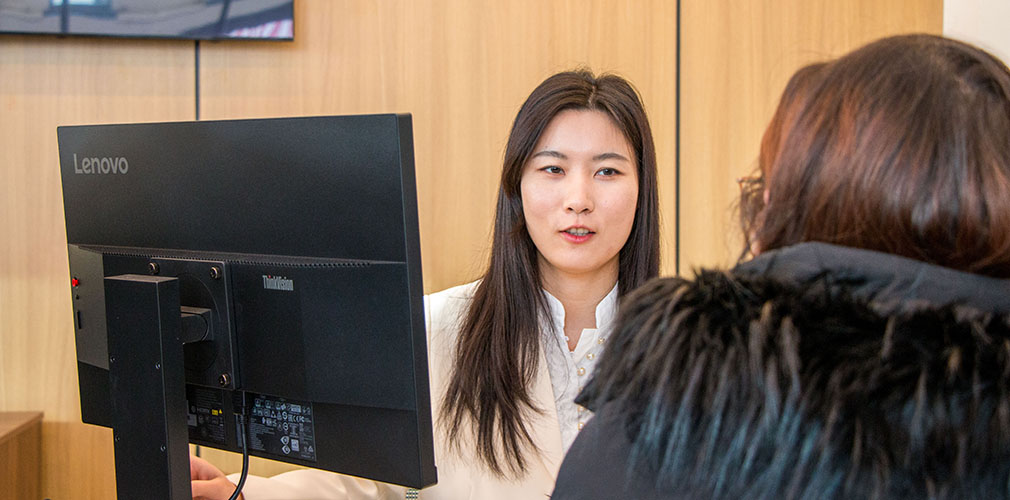 Louisa helping a student